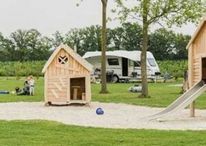 eigen-speeltuin-camping