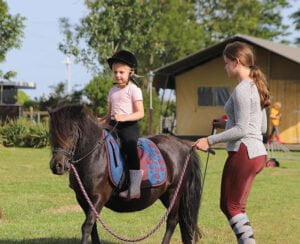 farmcamps-fleur-stables-pony-rijden